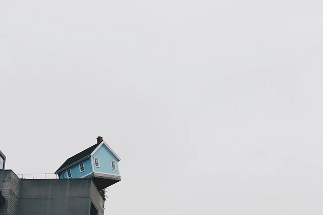 living-on-the-edge-844873_640.jpg