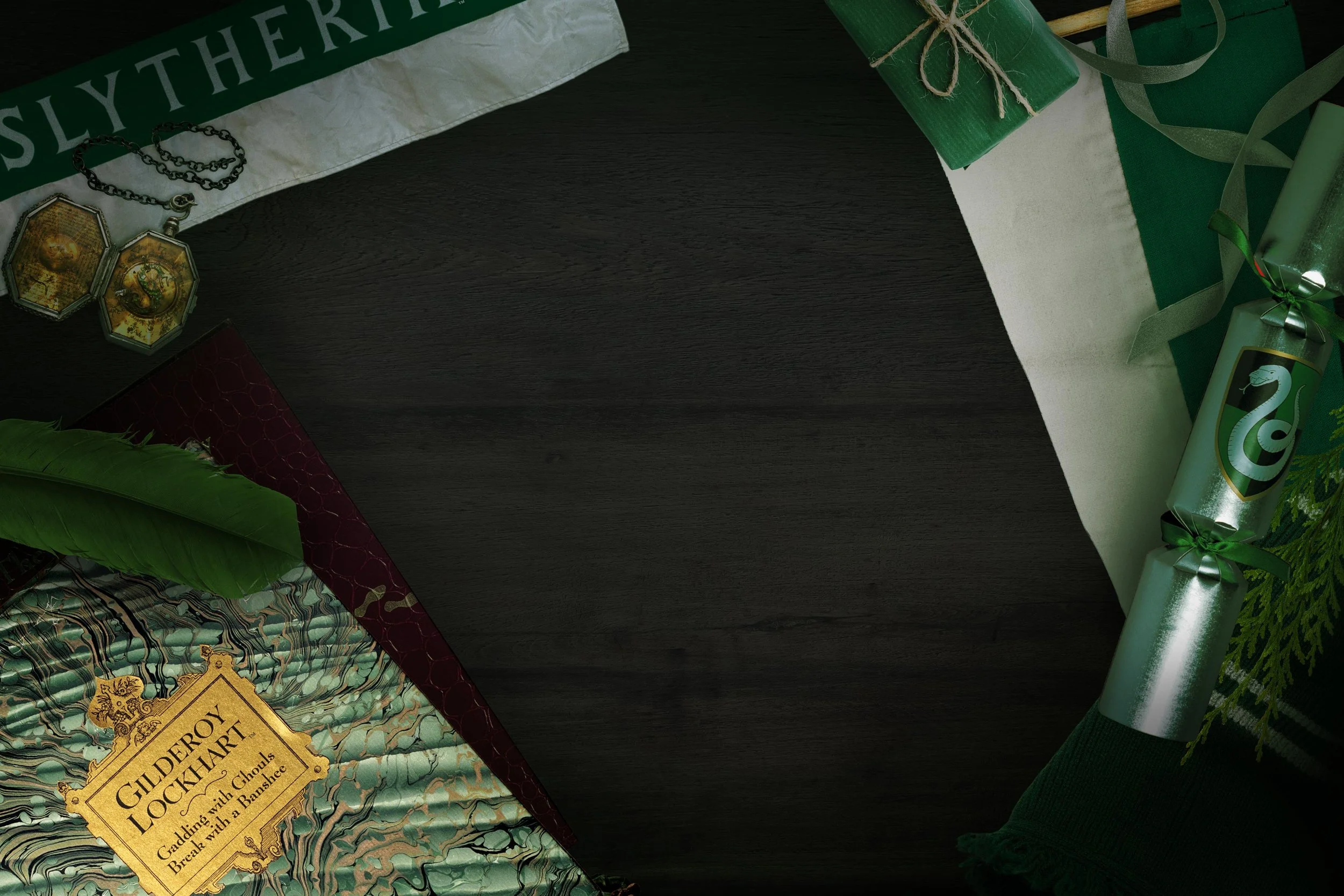 Slytherin_Desk_Christmas_v1.jpg