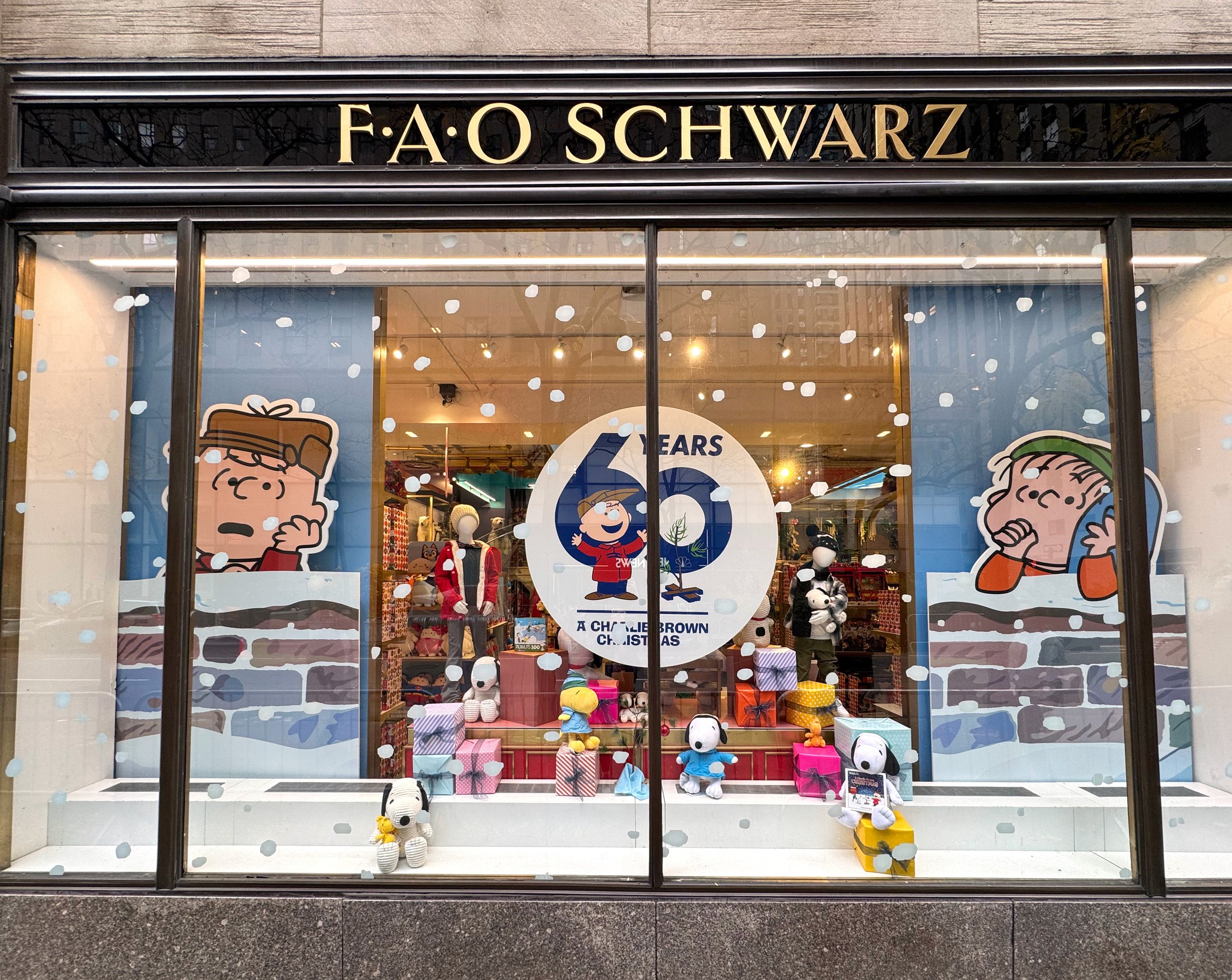 Peanuts-Holiday_Bottom Window _08_Edit_v01.jpg