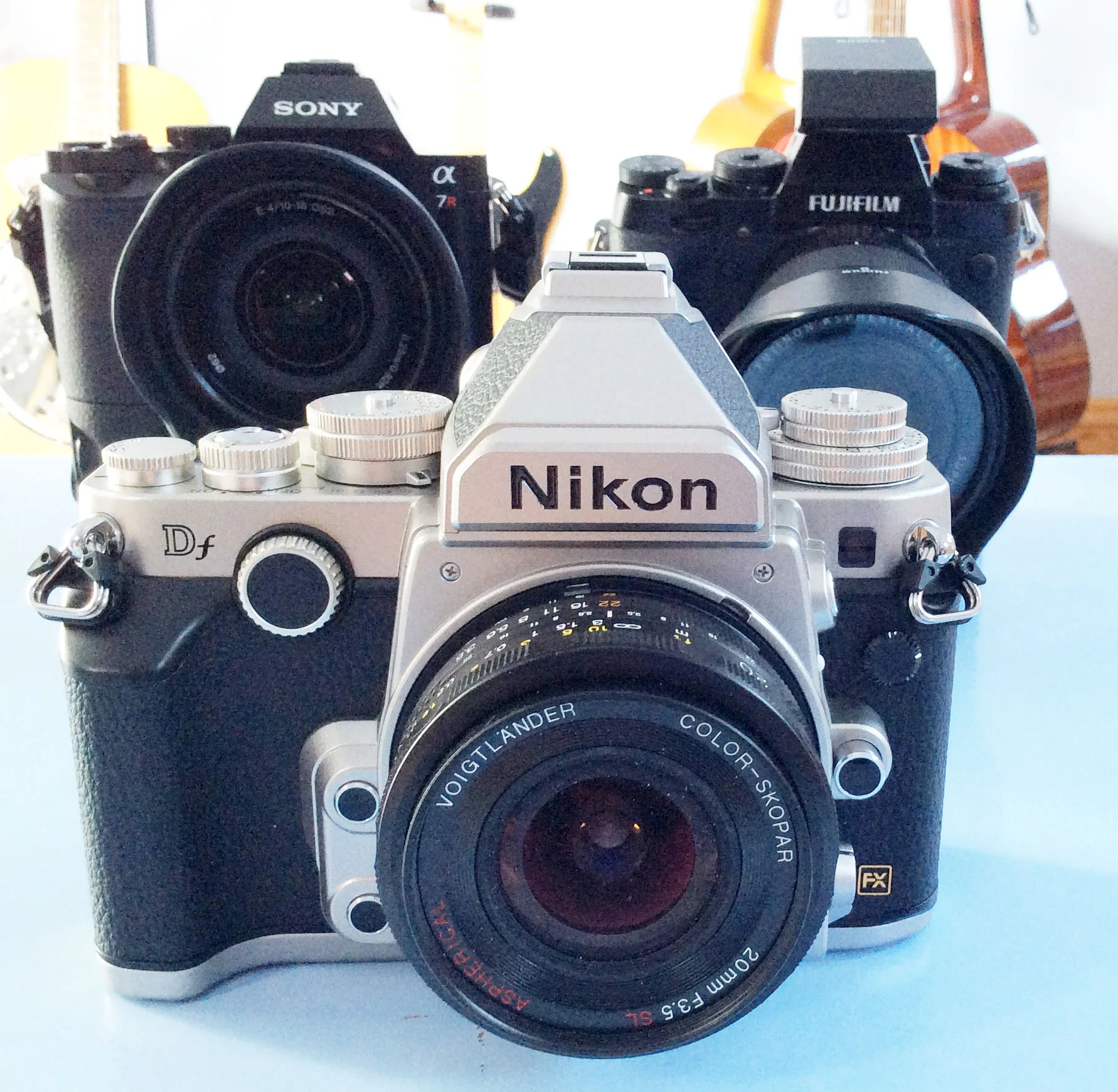 Nikon Df Voigtlander 20mm f/3.5 SL-II Sony A7r 10-18mm Fuji X-T1 10-24mm