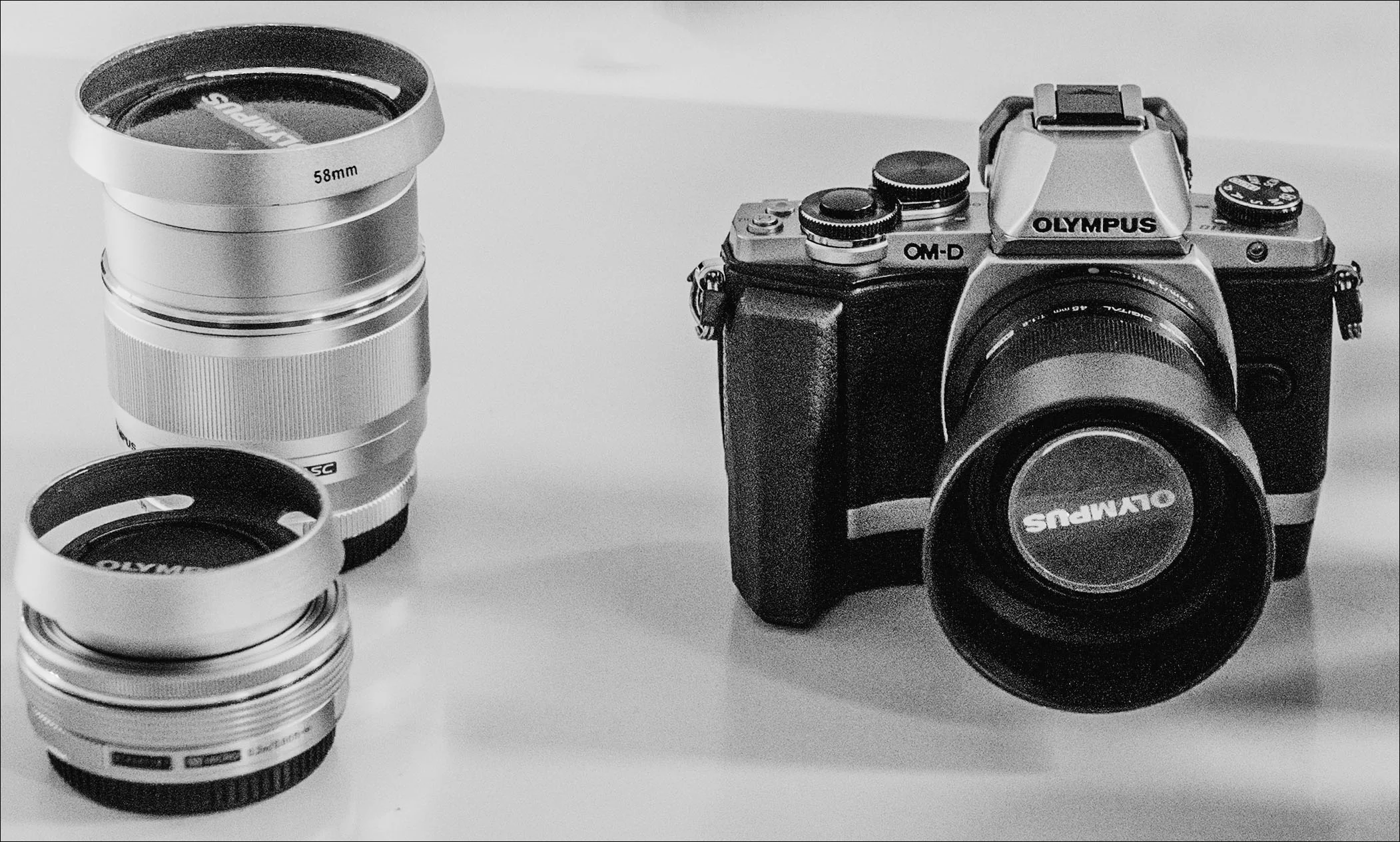 Olympus OM-D E-M10, M.Zuiko 14-42mm EZ electronic pancake zoom lens, Olympus M.ZUIKO DIGITAL ED 75mm 1/1.8 Lens Olympus M.ZUIKO DIGITAL ED 45mm 1/1.8 Lens