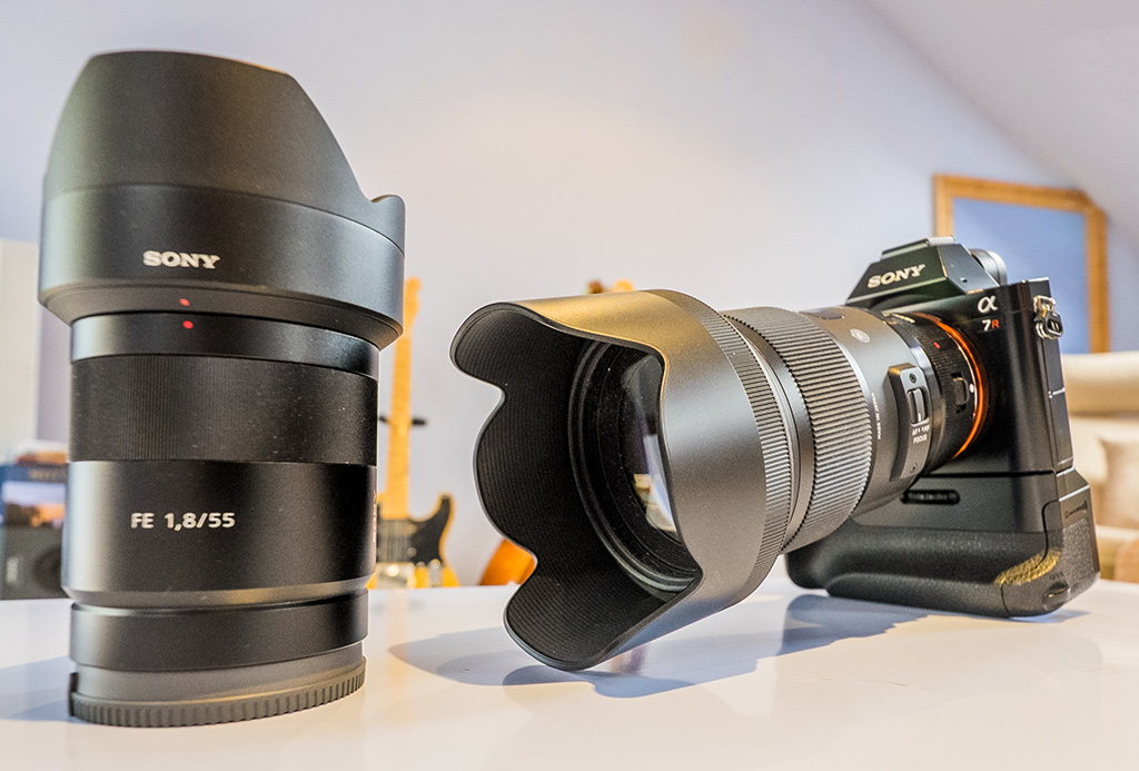 Sony FE 55mm F1.8 ZA Carl Zeiss Sonnar T* Lens compared to Sigma