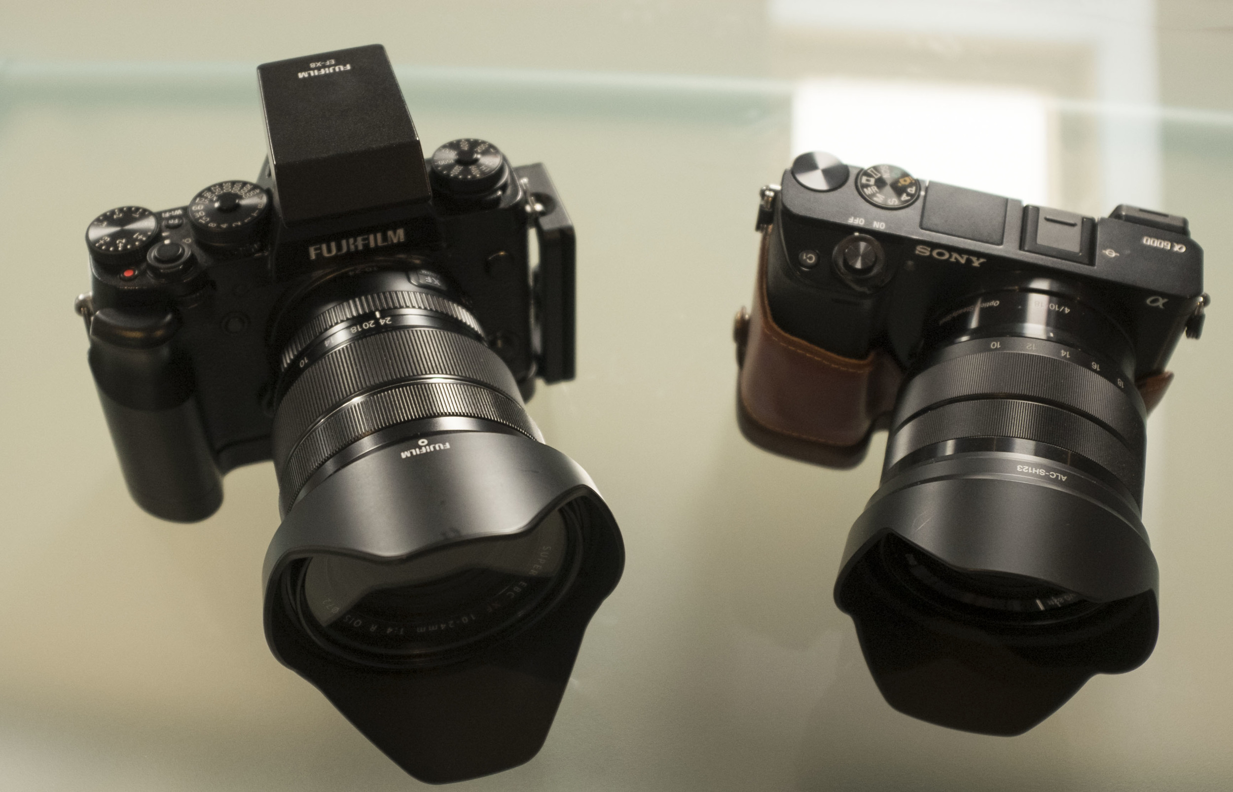 Fuji Fujinon Xf 10 24mm F 4 R Ois Lens Compared To Sony E10 18mm F4 Oss Lens Soundimageplus Fuji Fujinon Xf 10 24mm F 4 R Ois Lens Compared To Sony E10 18mm F4 Oss Lens Soundimageplus