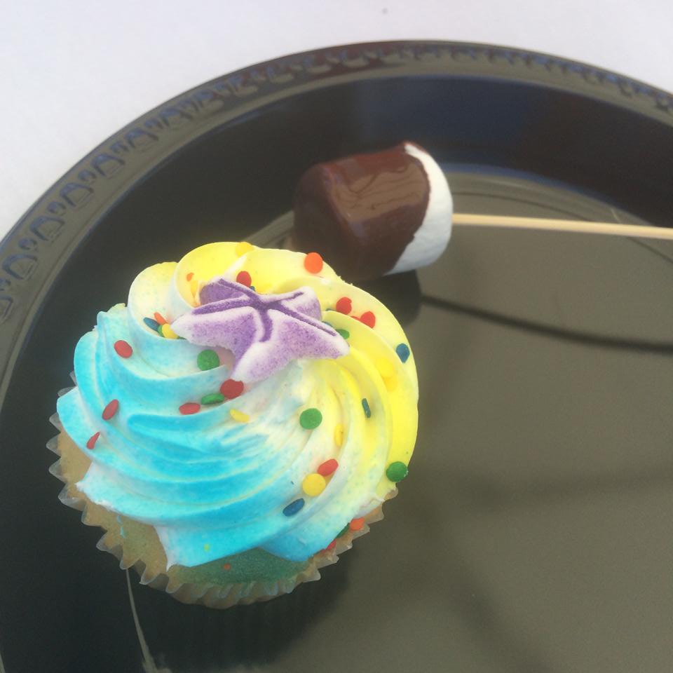 I absolutely LOVE Cupcakes! ... Angeliz Guevara