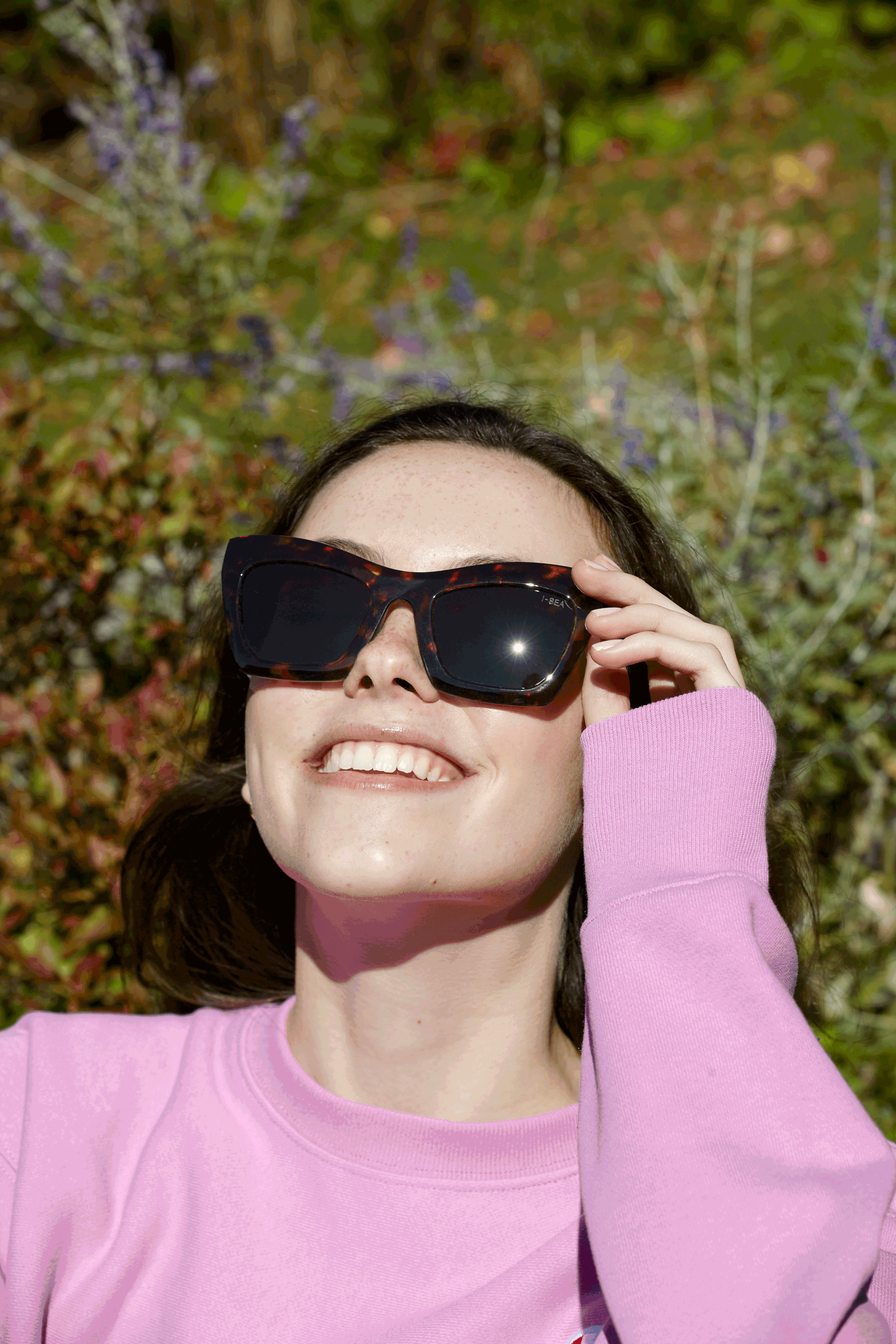 101420_CClarke_CharlottesCloset_SUNGLASSES_2_GIF_webfinal.gif