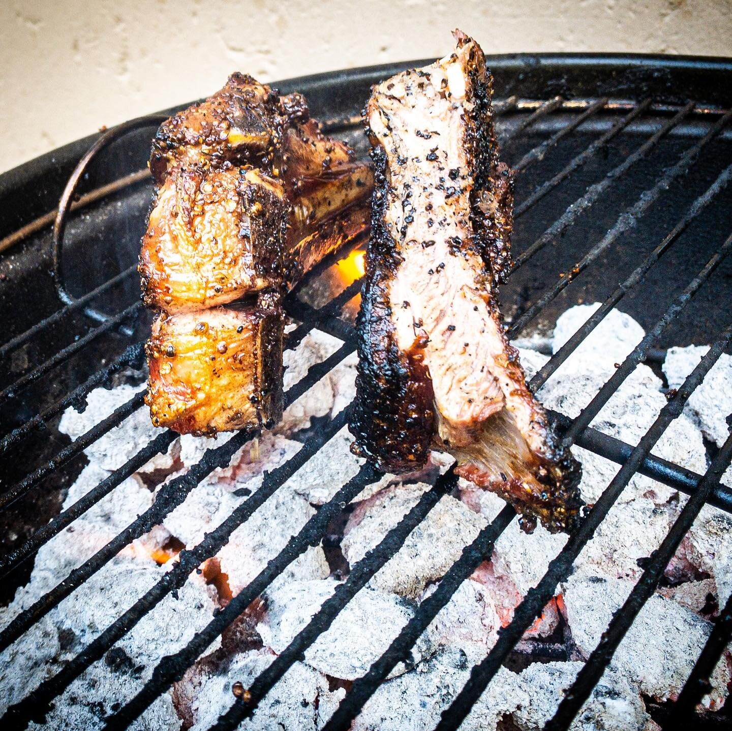 A #braai to send 2020 off to the past #rips  Swip ⬅️ for #desert #food #foodphotography  For prints, assignments or queries please contact directly via DM or mail. Links in Bio
