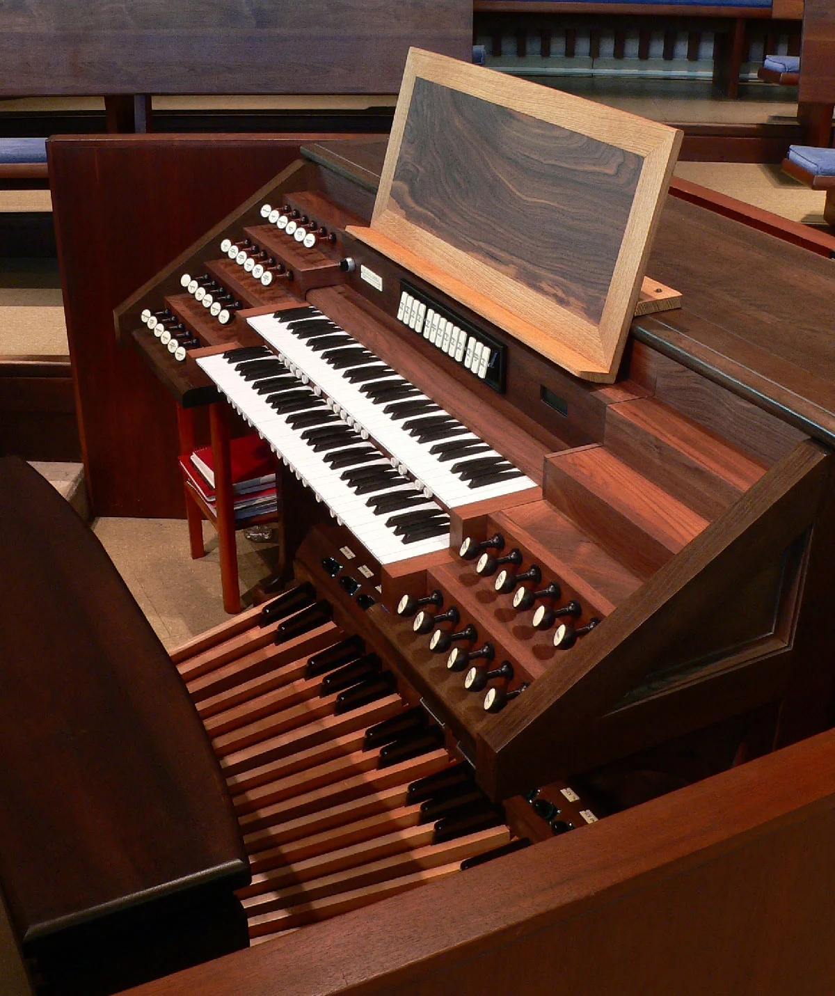 Console: Odell opus 645