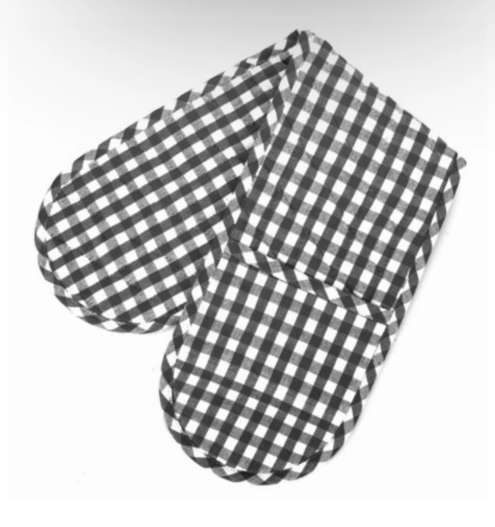 gingham oven mitt