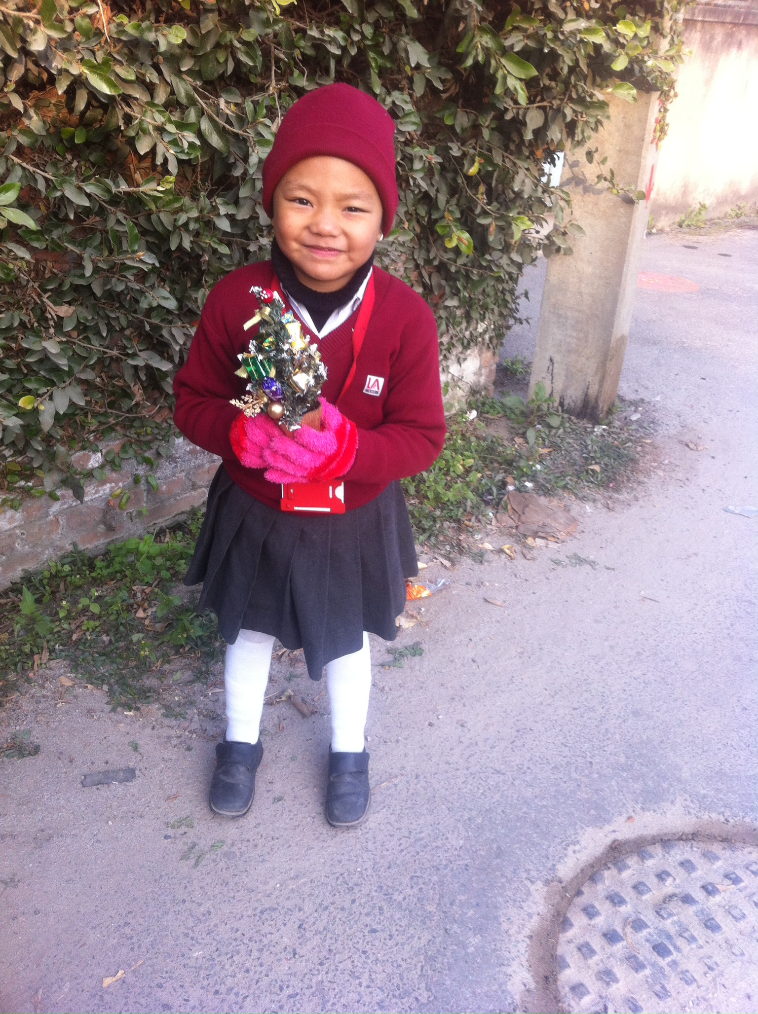 Alisma besucht die Little Angels' School