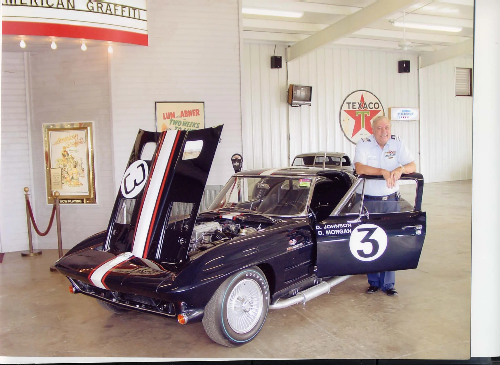 C2 - FIA # 3 ZO6 Delmo Johnson 1963