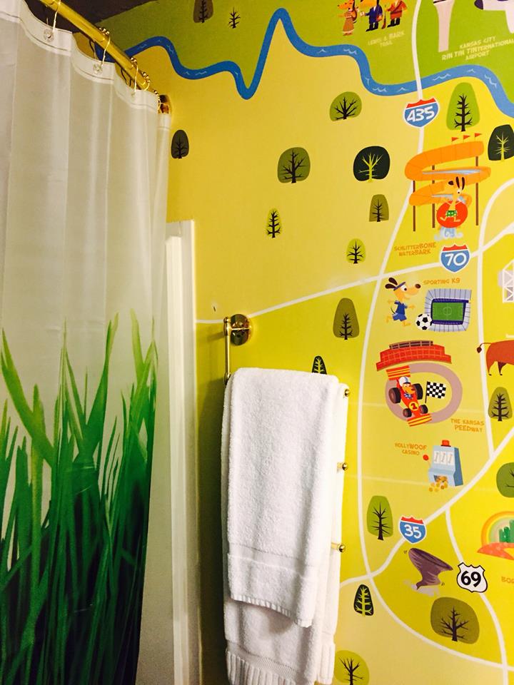 816 HOTEL: Wayside Waifs Hotel Room