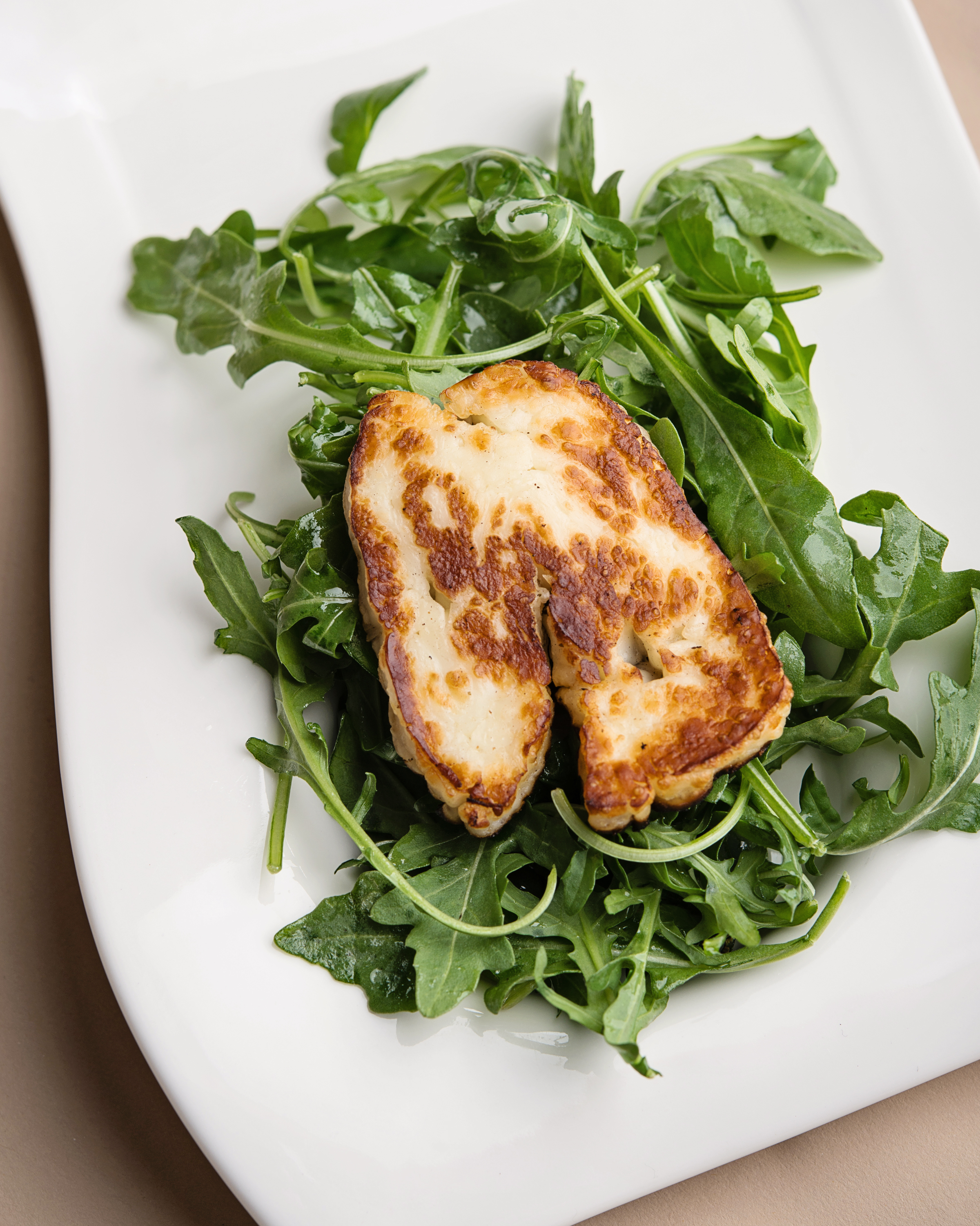  Arugula salad with grilled halloumi