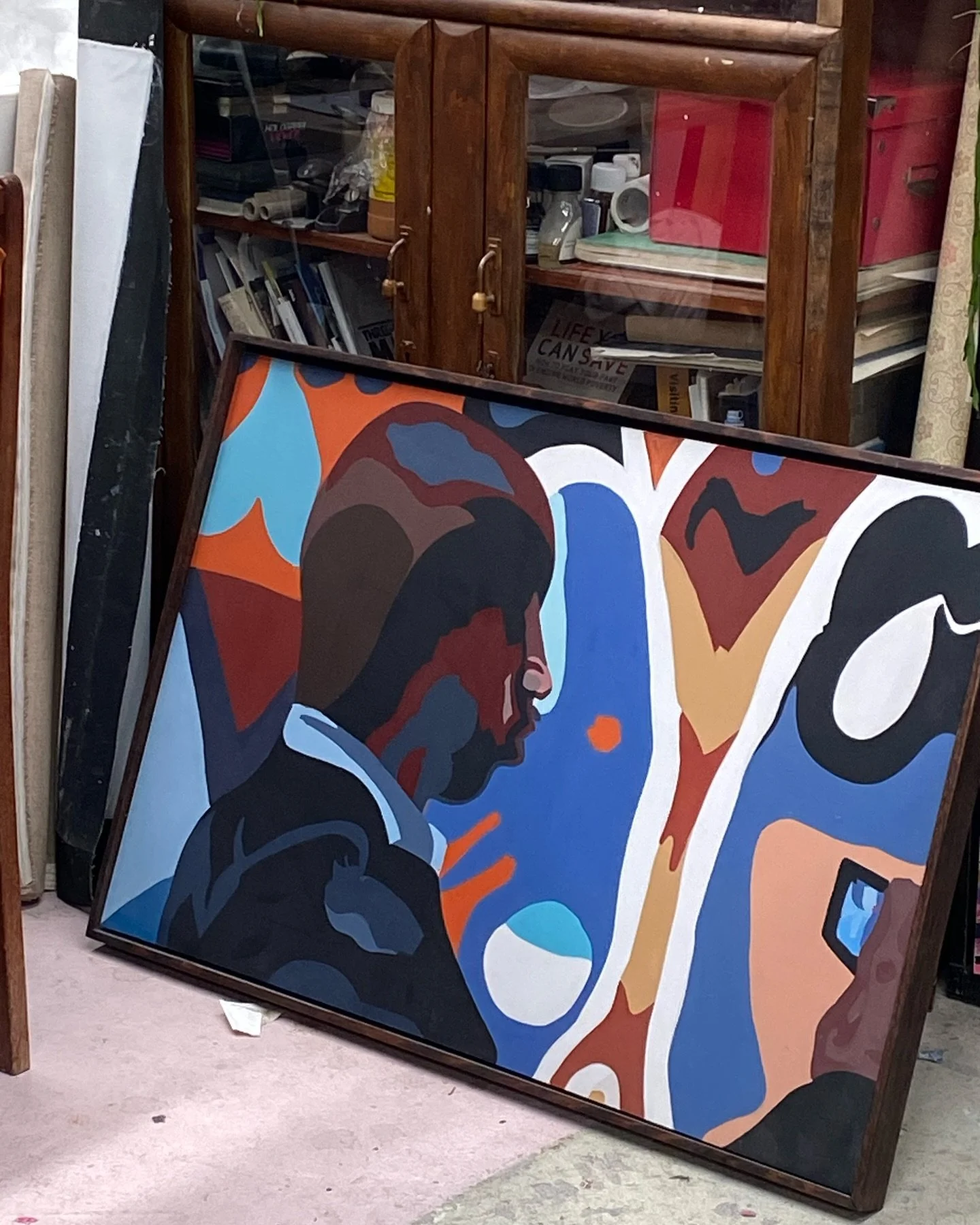 Just have the perfect frame 🖼️ and a painting commenting on how are we looking at art this days &hellip;.choose your experience I guess. 🫶