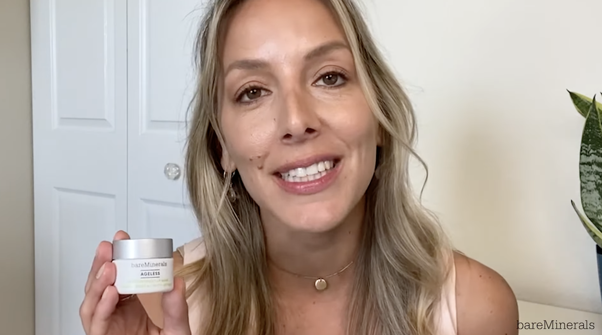 How to Use AGELESS Phyto-Retinol Lip Mask