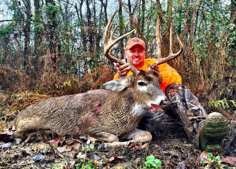 Jonathan Stinson is from Mayfield Kentucky and joined the Final Descent Outdoors staff in 2015. Jonathan is the son of a preacher man! He is active in his home church and helps coordinate the men's ministry of his church. Jonathan is an avid bowhunt…