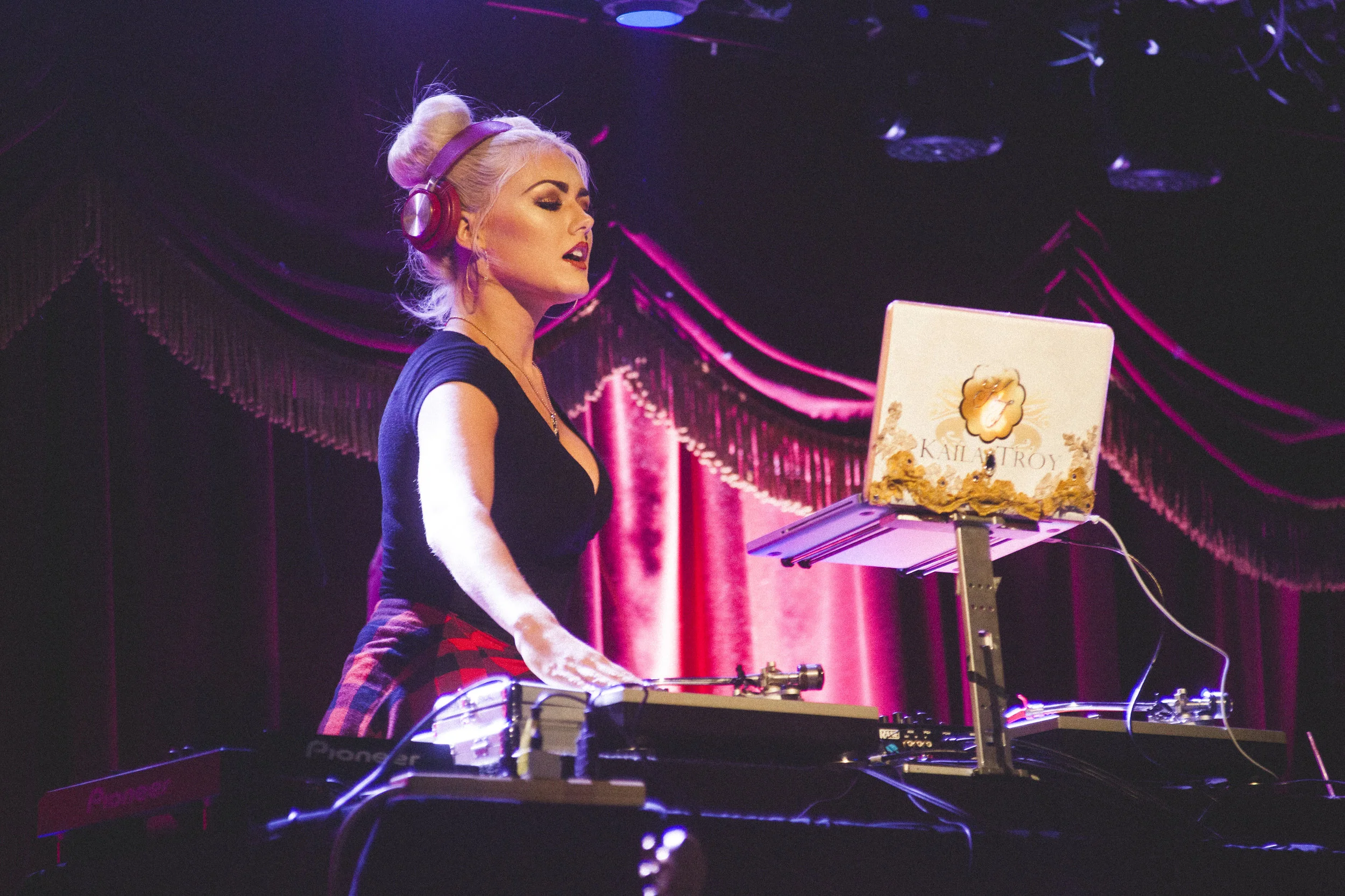 Clef_BrooklynBowl75FLRS.jpg
