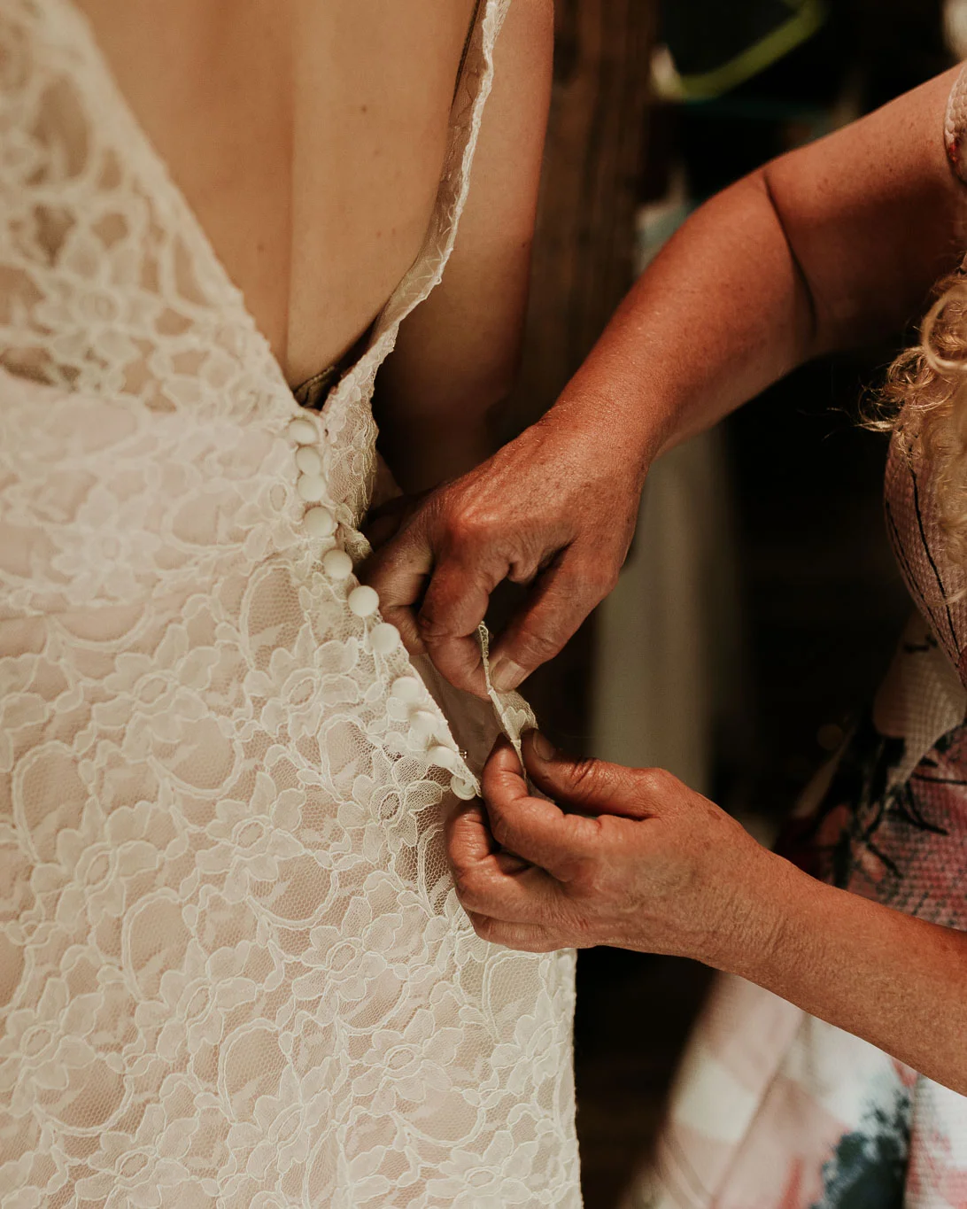 mother and bride getting ready - pnw wedding 