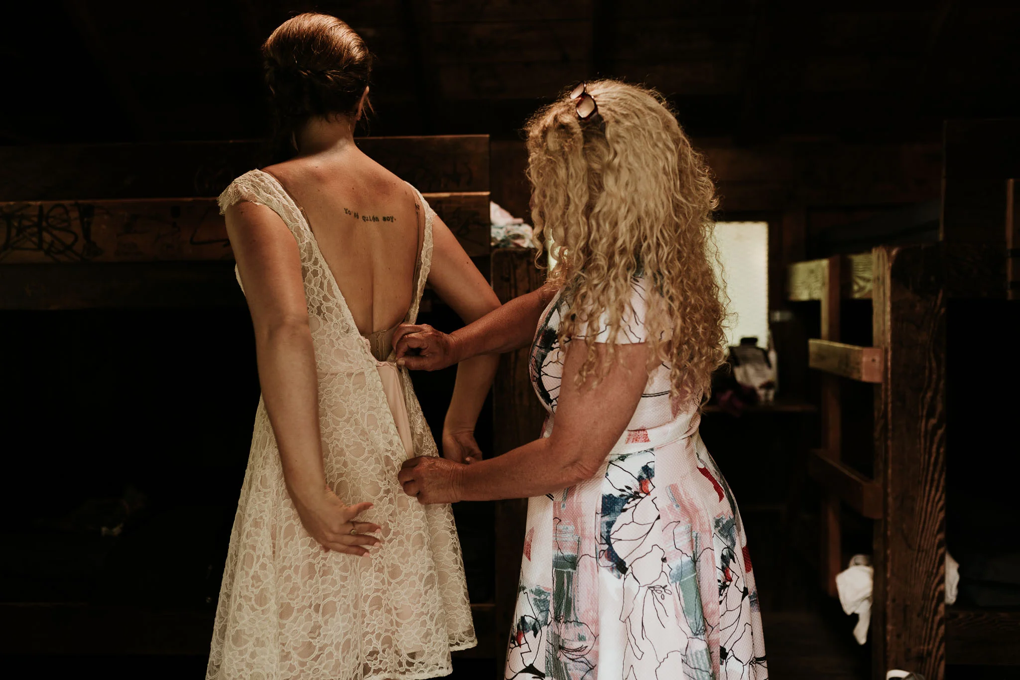 mother and bride getting ready - pnw wedding 