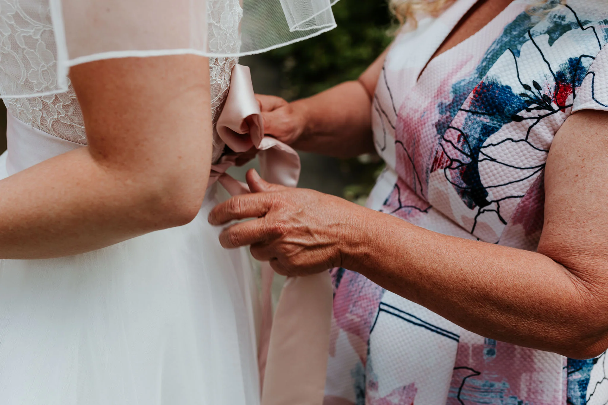 mother and bride getting ready - pnw wedding 