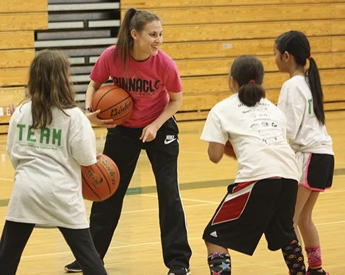 ASHLEY GRAHAM Coach Ashley is a former NCAA Division I and professional basketball player who holds the Guinness World Record for most free throws in a minute. She now runs Pinnacle Hoops, offering training and clinics for women and girls in the US, as well as all over the world.