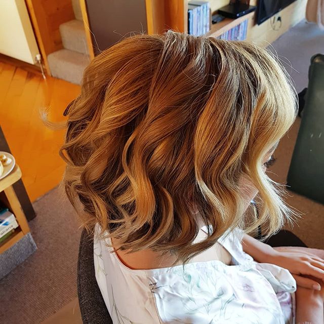 Bridesmaid Hair prep. Loving the jaw length bob thats trending atm. 
We always say a bob/lob never fails. Its versatile in styling options and generally the go-to cut for brides post wedding. 
Set the style with opposing waves then lightly dress it w