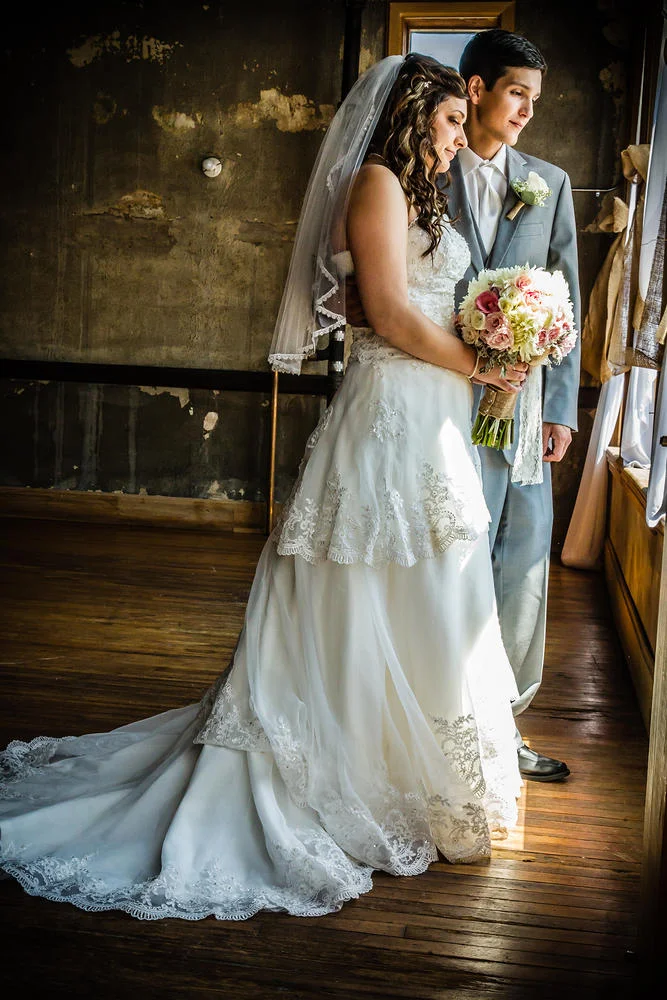 DES MOINES WEDDING PHOTOGRAPHER {AMANDA+ALDO – TEACHOUT BUILDING}