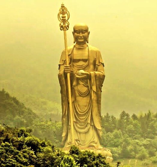 &ldquo;If hell is not empty, I shall not attain Buddhahood&rdquo; ~ Ksitigarbha Bodhisattva

Ksitigarbha, the womb of the earth, one of the four principal bodhisattvas in Mayahana, here stands over my past Buddhist pilgrimage of Jiuhua mountains. Hop