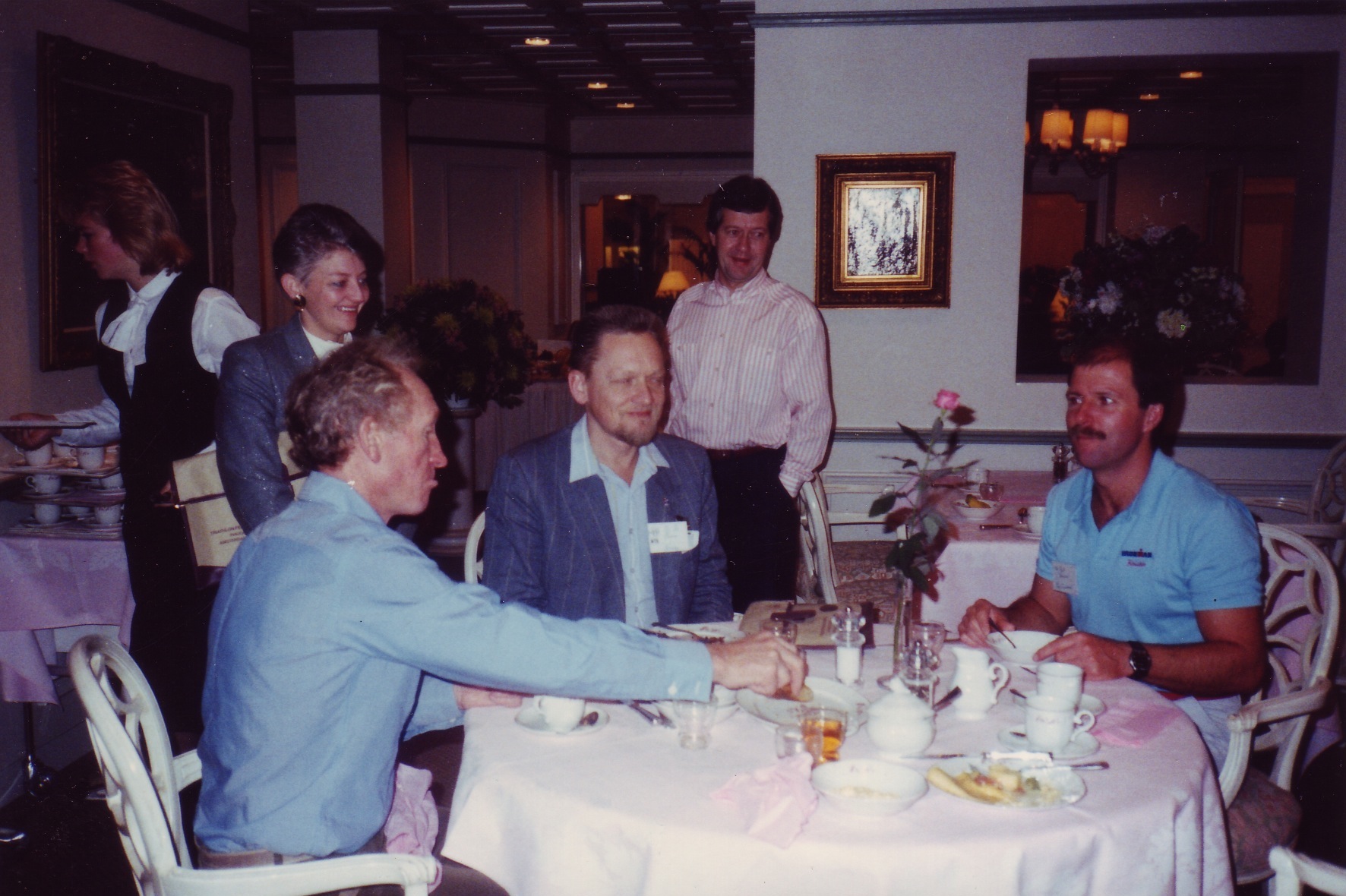 Les Macdonald at breakfast with two other delegates. The delegate on the right is Phil Briars from the New Zealand Triathlon Association.