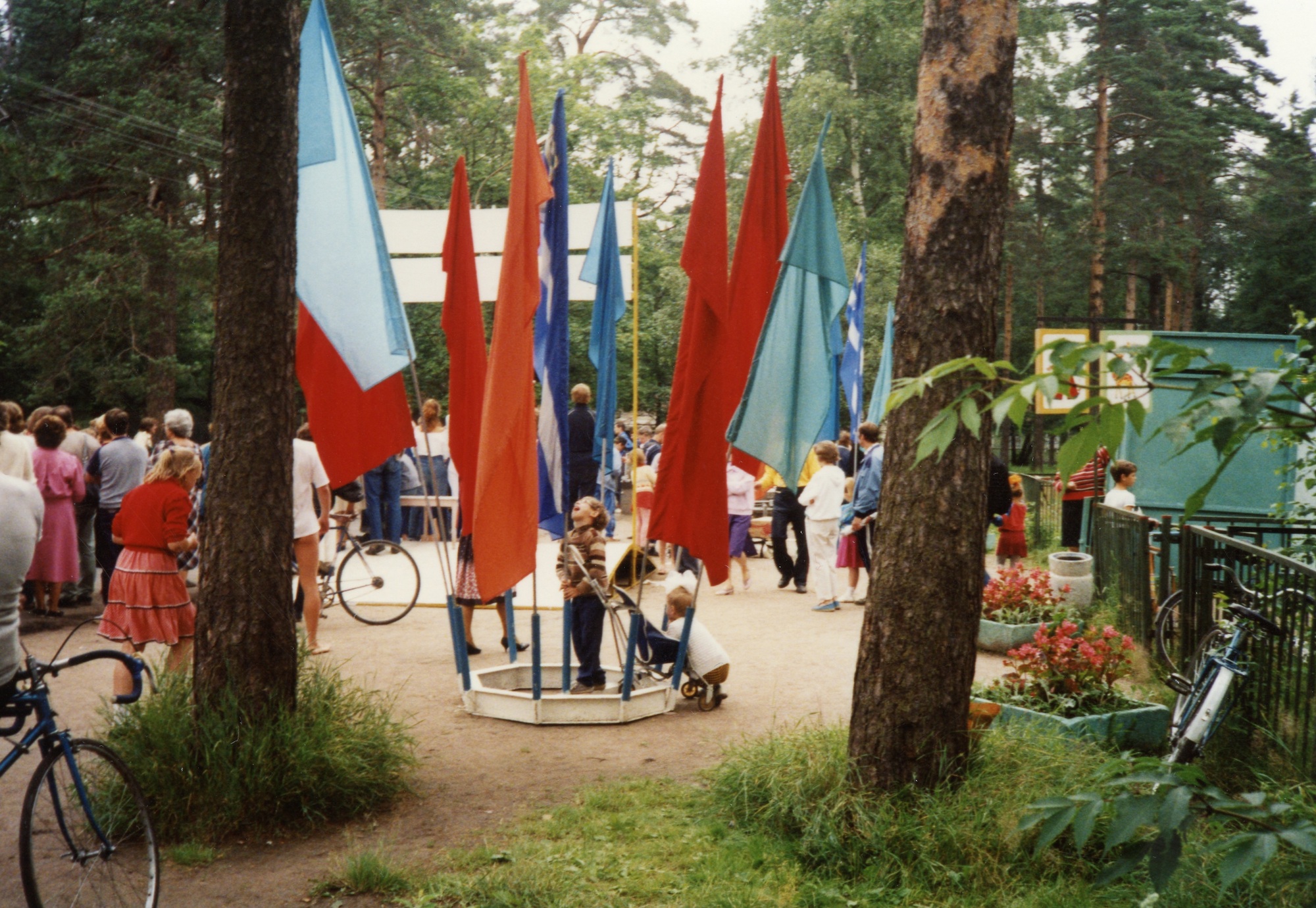  A child plays in the race area. 