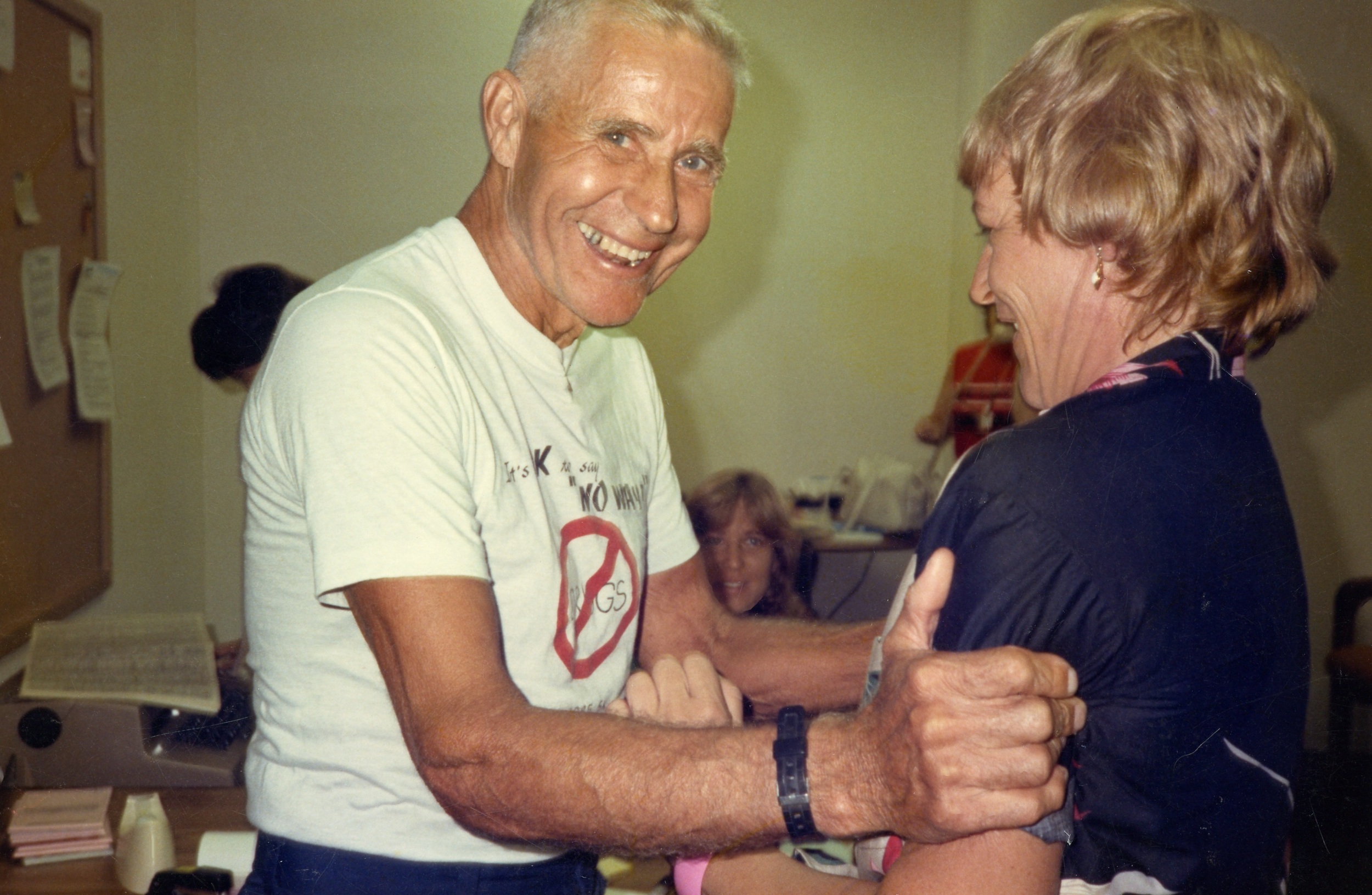  Ironman Edson Sower, shown here at age 70, embraces Ironman race director Kay Rhead. 
