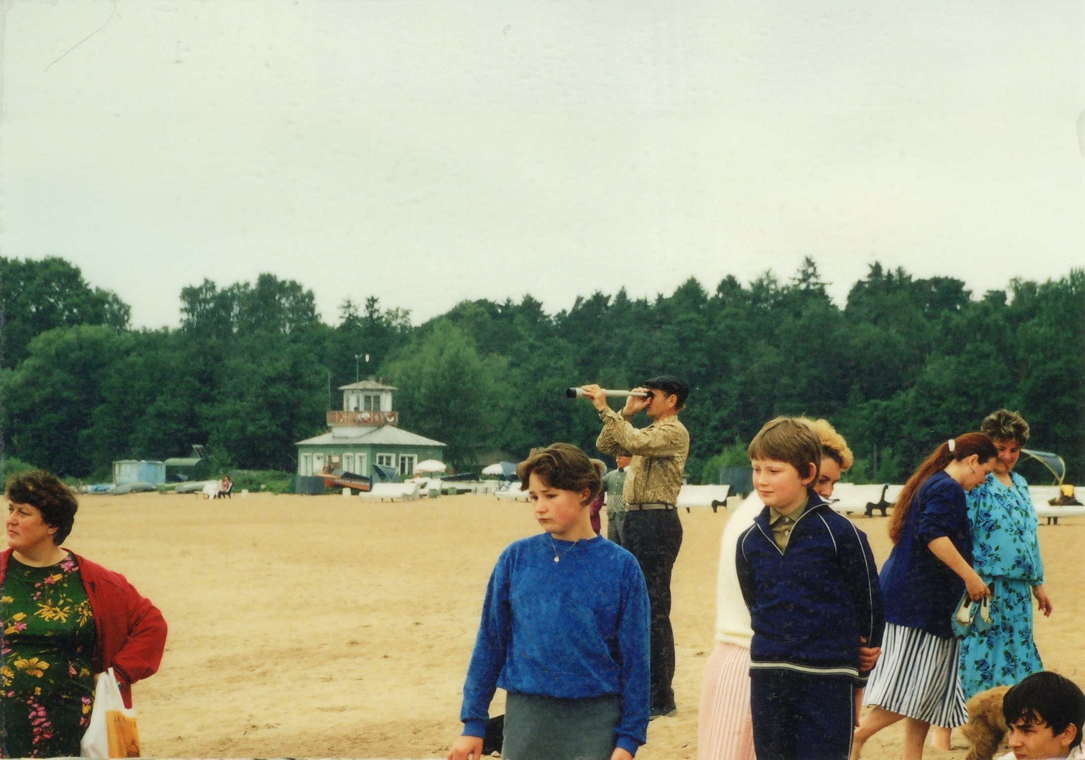 Preparing for the race at Zelenogorsk. Of all the race photos I took over the years, this is my favourite.