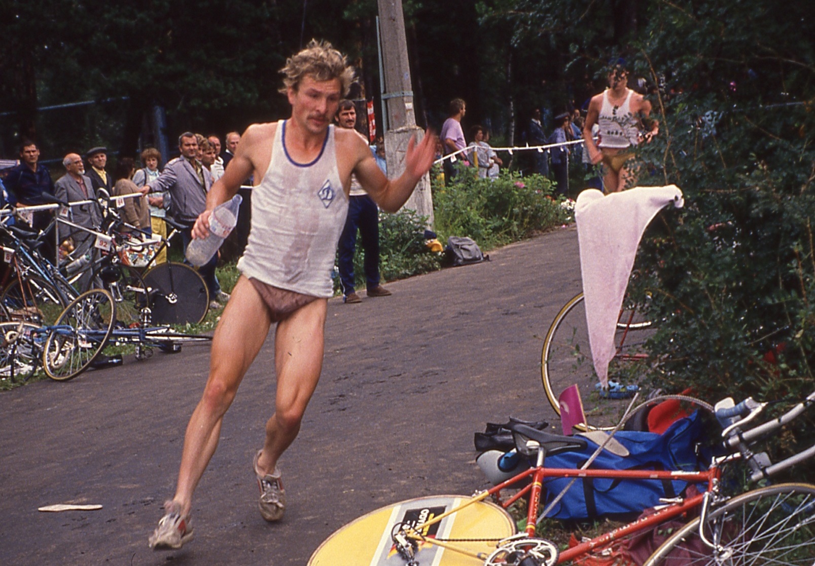  Bike-to-run transition in Zelenogorsk. 