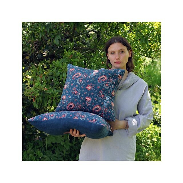 This indigo Provencal quilt has been made into a set of beautiful cushions, we have six available and hope you adore them as much as we do 💕 happy Sunday everyone x