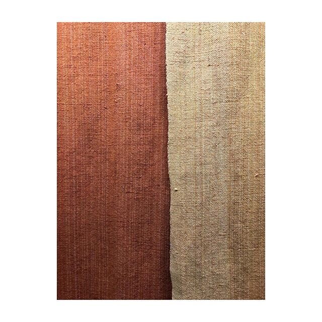 Beautiful terracotta&rsquo;s on a beautiful Sunday!! &bull;
&bull;
&bull;
&bull;
#teraacotta #indigo #dye #handmade #frenchlinen #antique #artistsupportpledge #upholstery #bedlinen #dyeing #handmade #supportlocal #artist