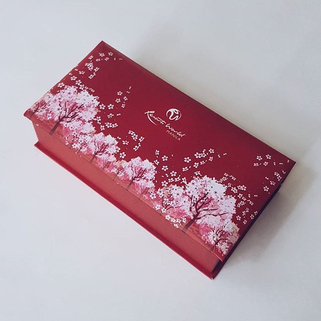 Cherry blossom design on the Resorts World Manila mooncake box