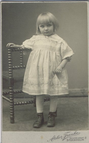 #104493, owned by Margareta Dahlbeck, Brottby, (Eivor Wilhelmina Elisabet Blom born on 30 1 1917 in Össeby-Garn, married Hultgren, daughter of Ester and Gustaf Josef Blom).jpg