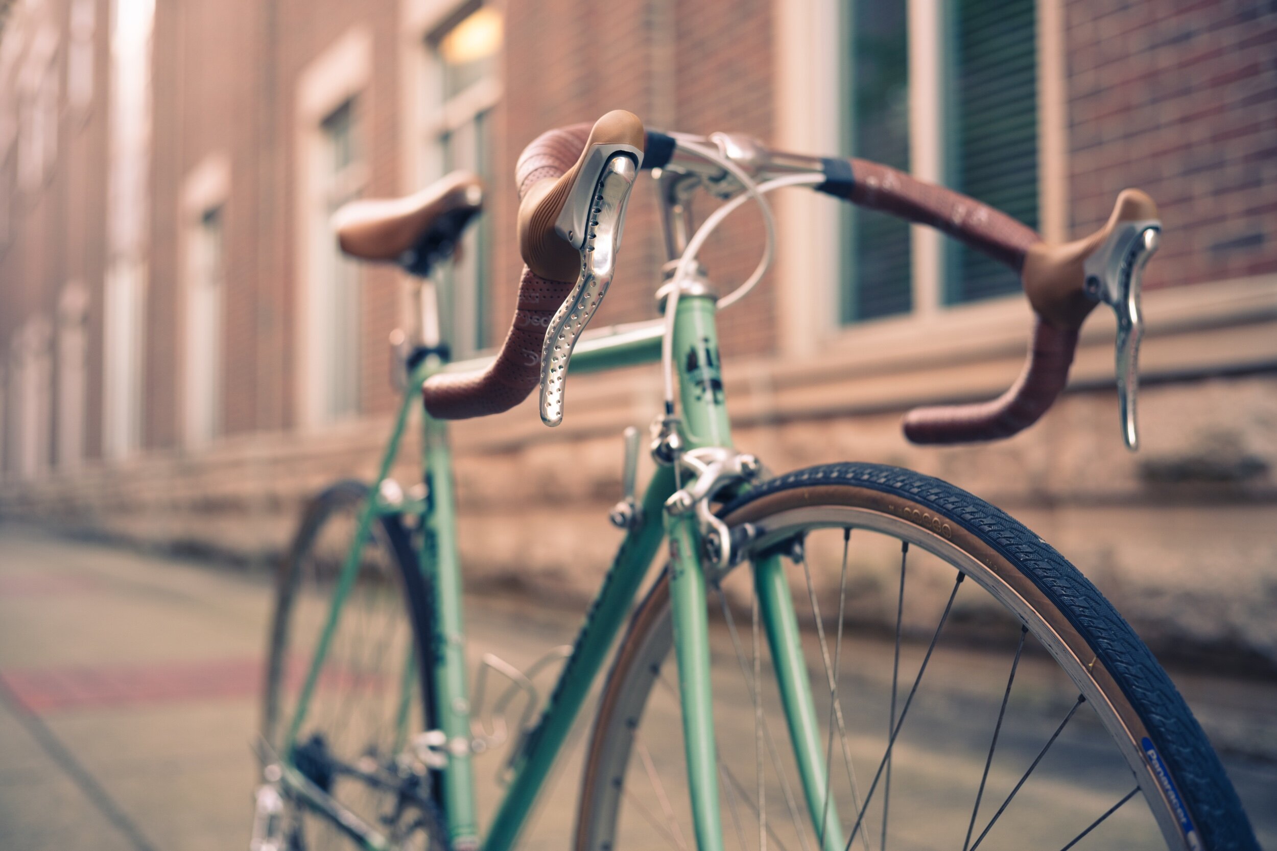 My aim was to return the bike to a more period correct feel, while adding in a few modern touches.