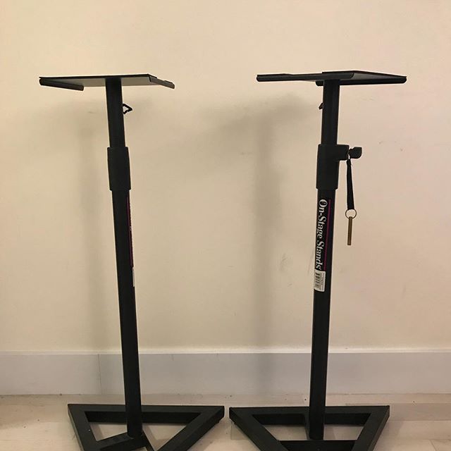 Happy spring, welcome to my internet garage sale. Doing this for friends before I move on to Craigslist. #forsale #brooklyn

1: studio monitor stands- free
2: 90s Fender Telecaster MIJ fotoflame finish $700
3: Fender Deluxe re-issue (needs reverb tan