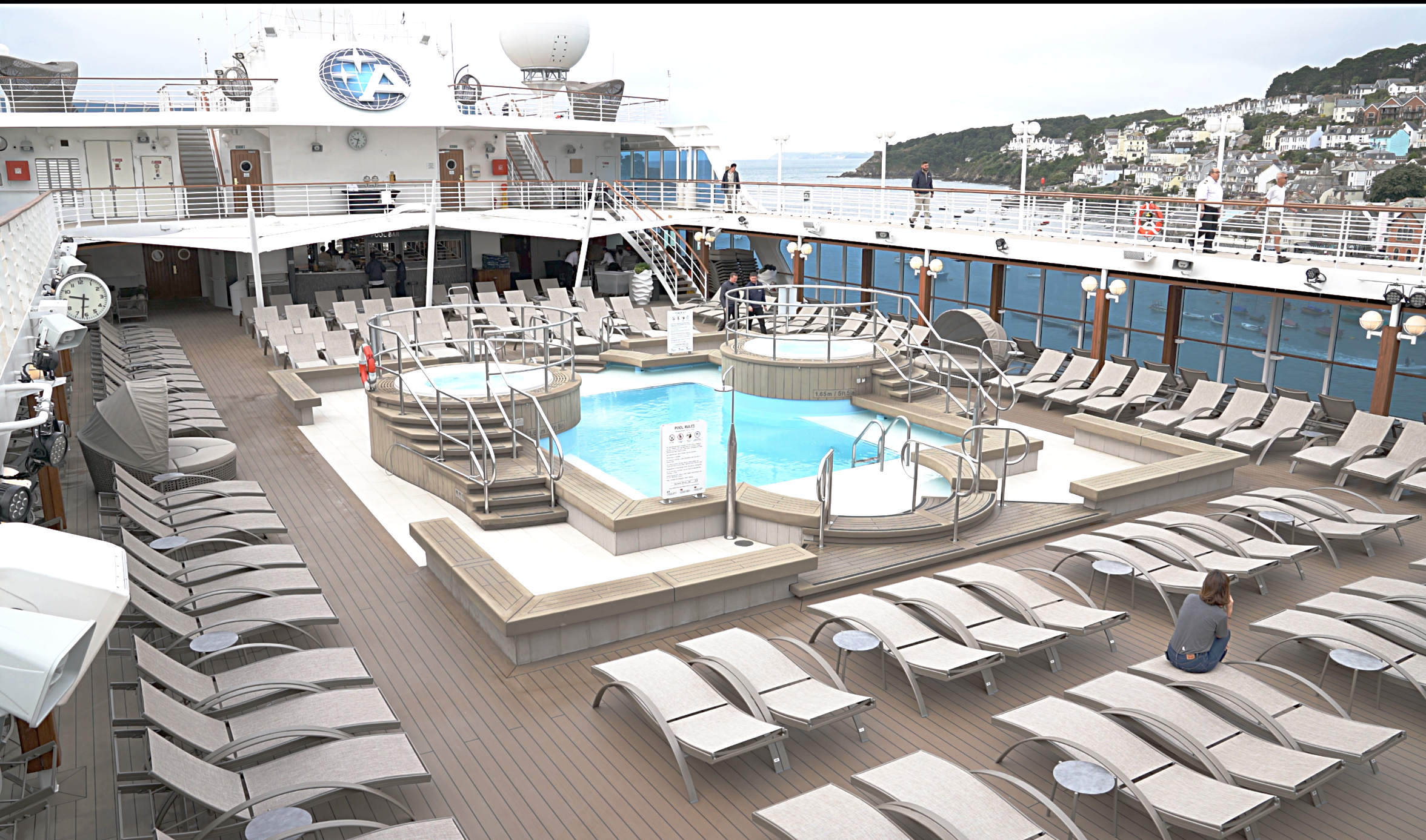 The deserted pool area, just how we like it!