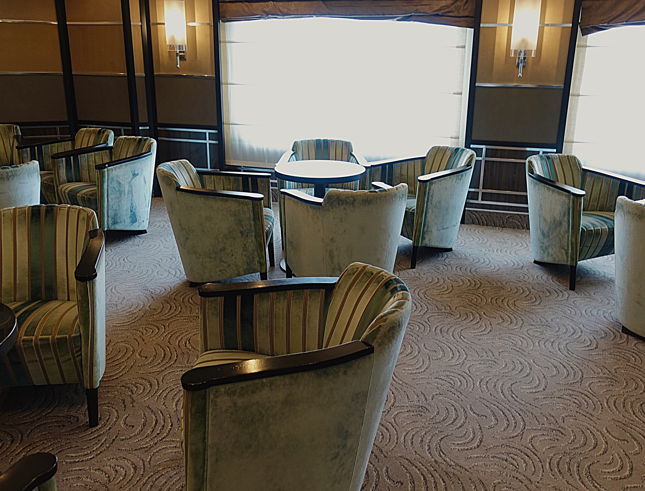 The main bar located on deck 5.