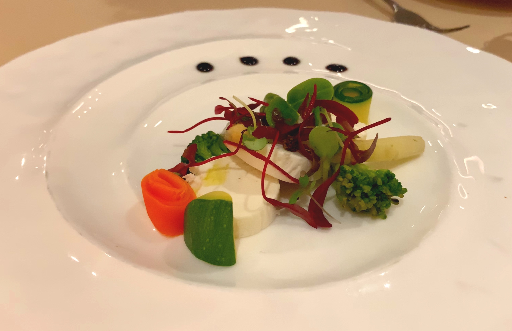 Asparagus and goats cheese salad