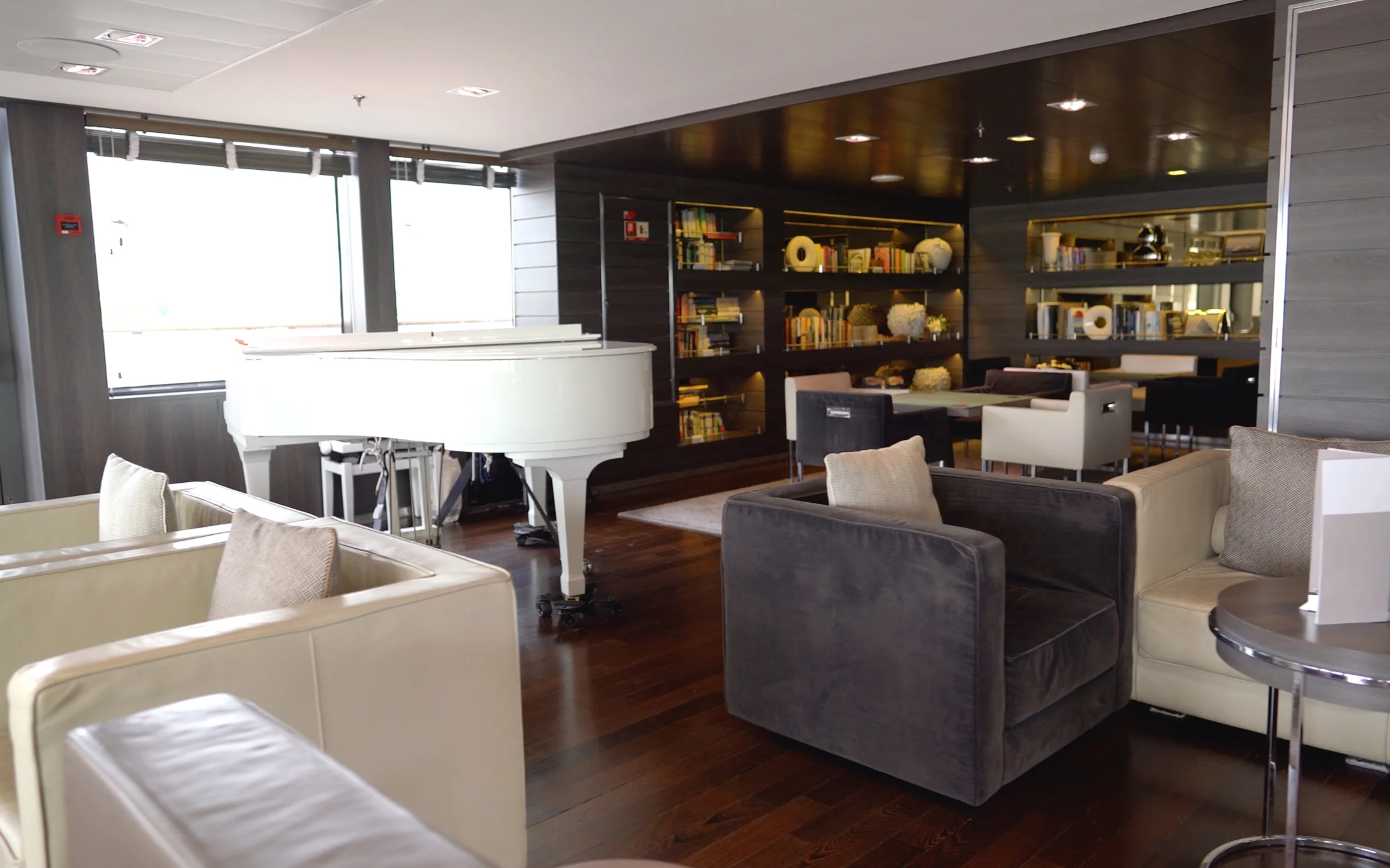 The beautiful Observation bar.