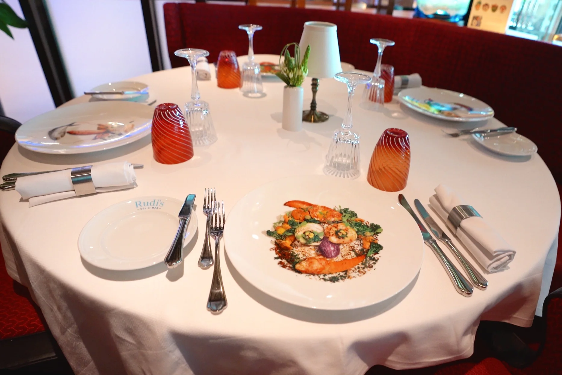 Unusual tableware in Rudi’s