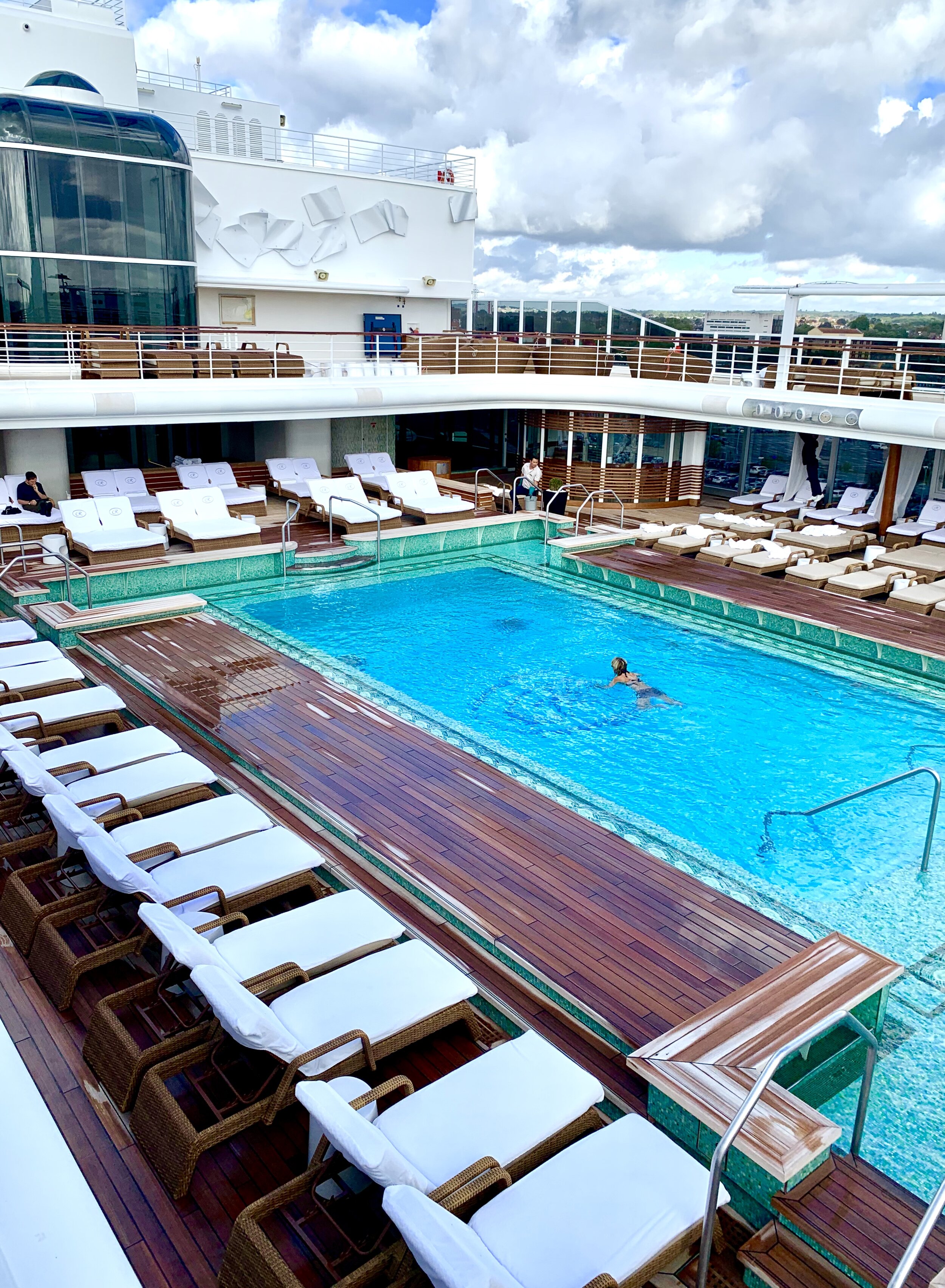  The lovely pool deck…… 