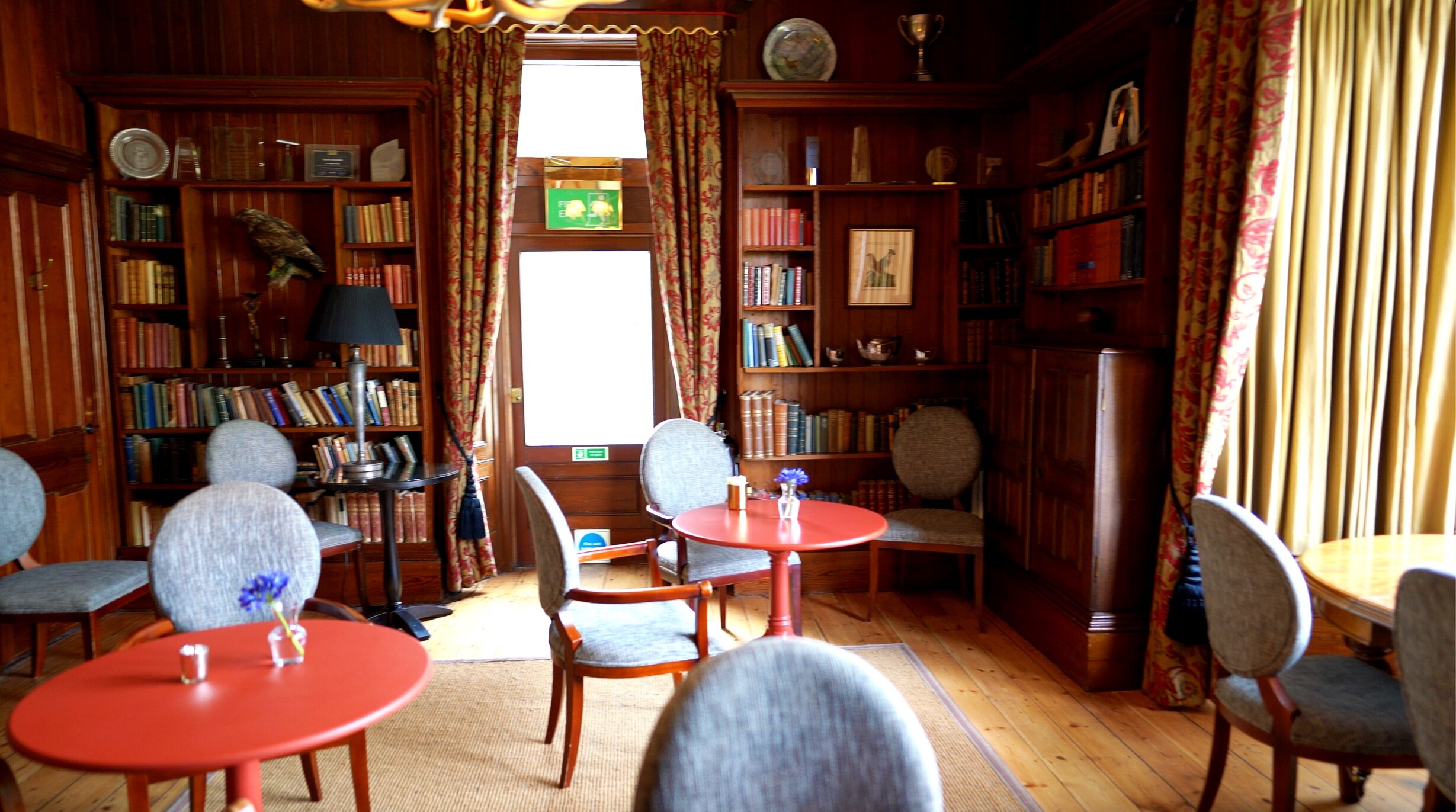 The small library/games room