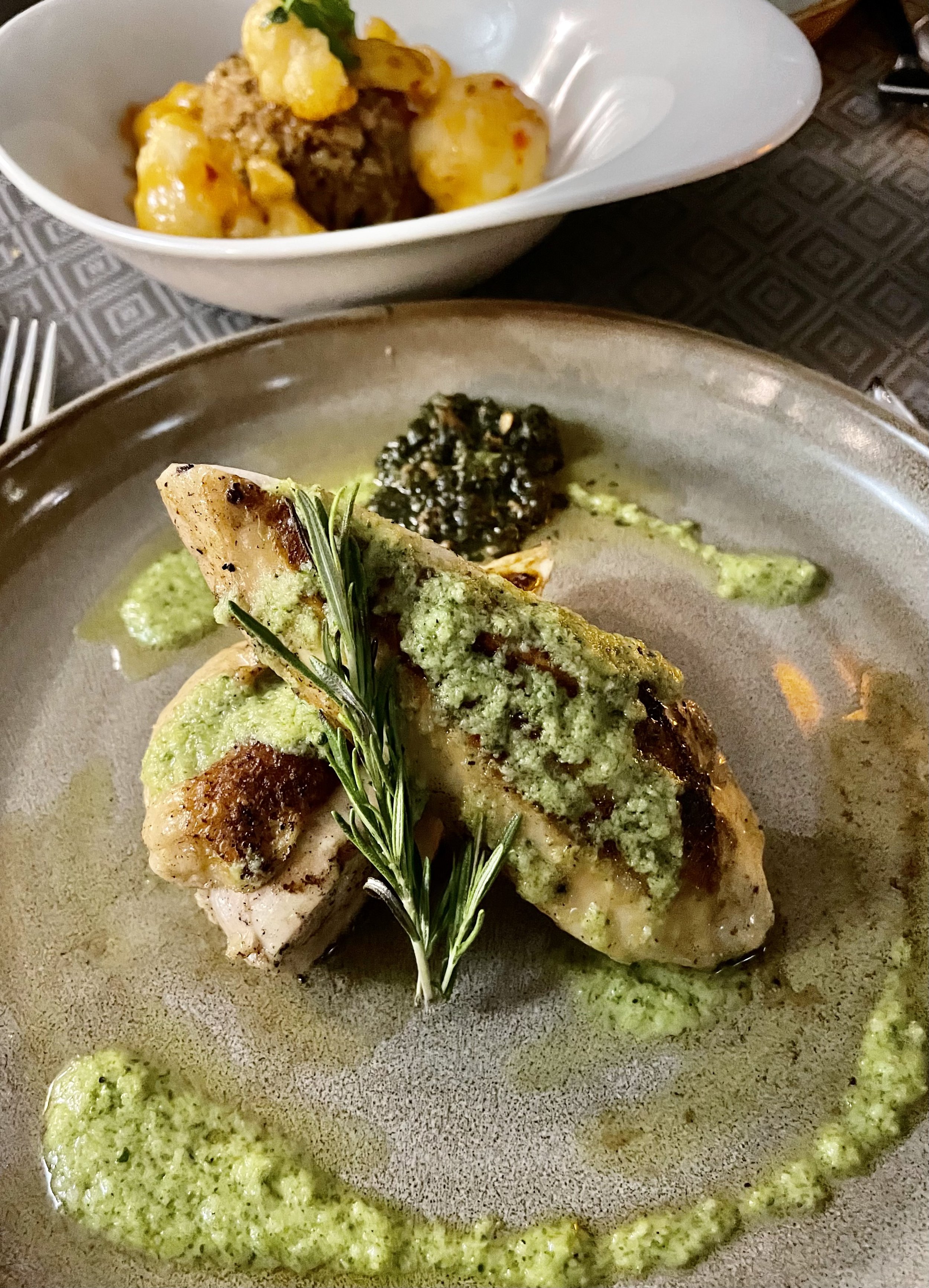  The broccoli pesto-cooked chicken breast  