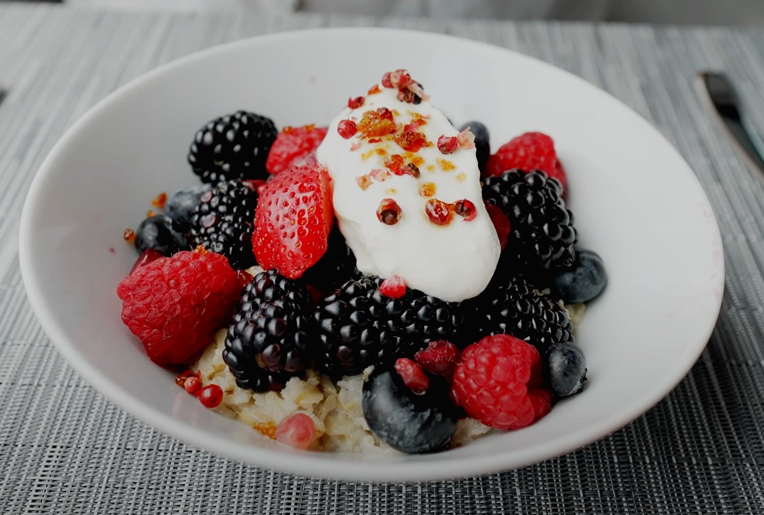  Muesli and berries 