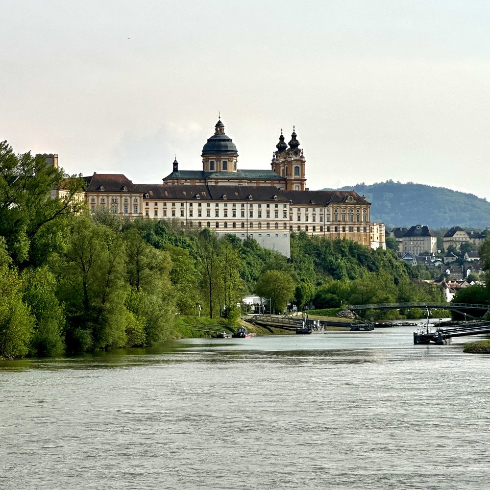 .....through the Wachau valley......