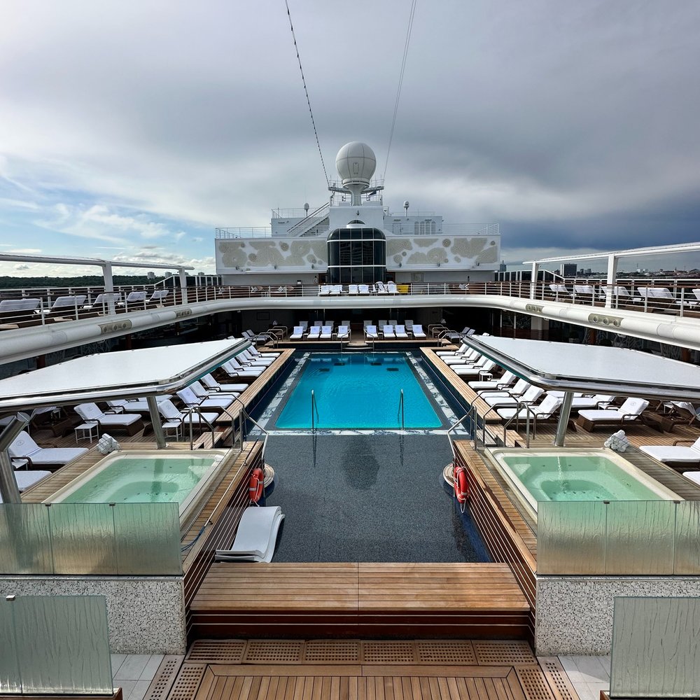 The gorgeous pool deck