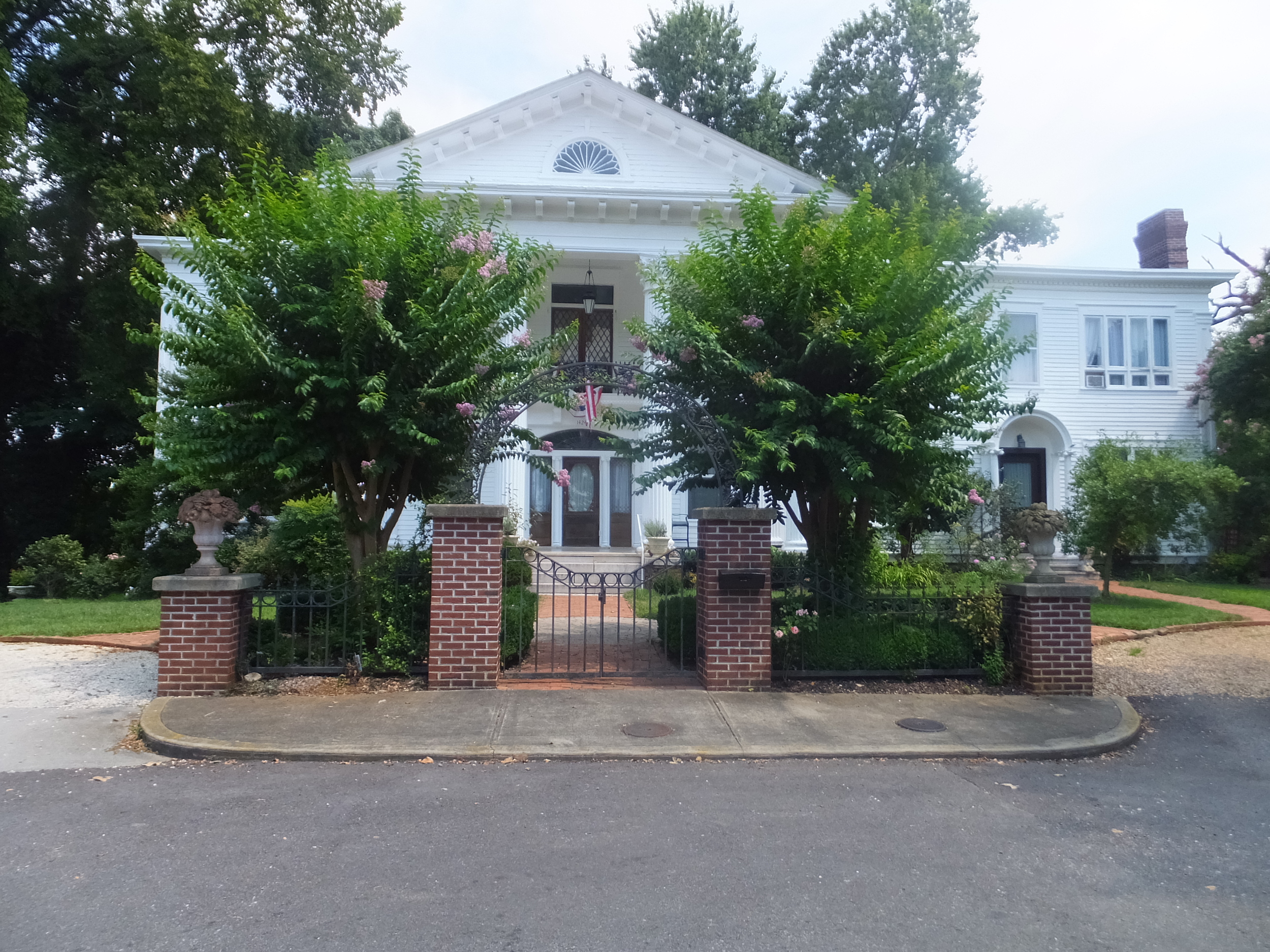 1424 Armstrong Ave, today